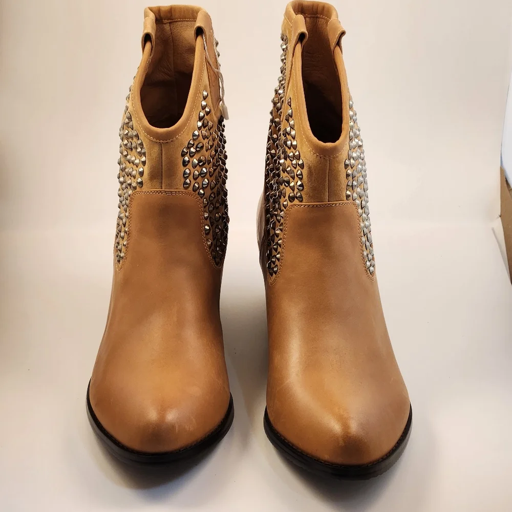 NWOT BeSparkle Leather Ankle Boots
